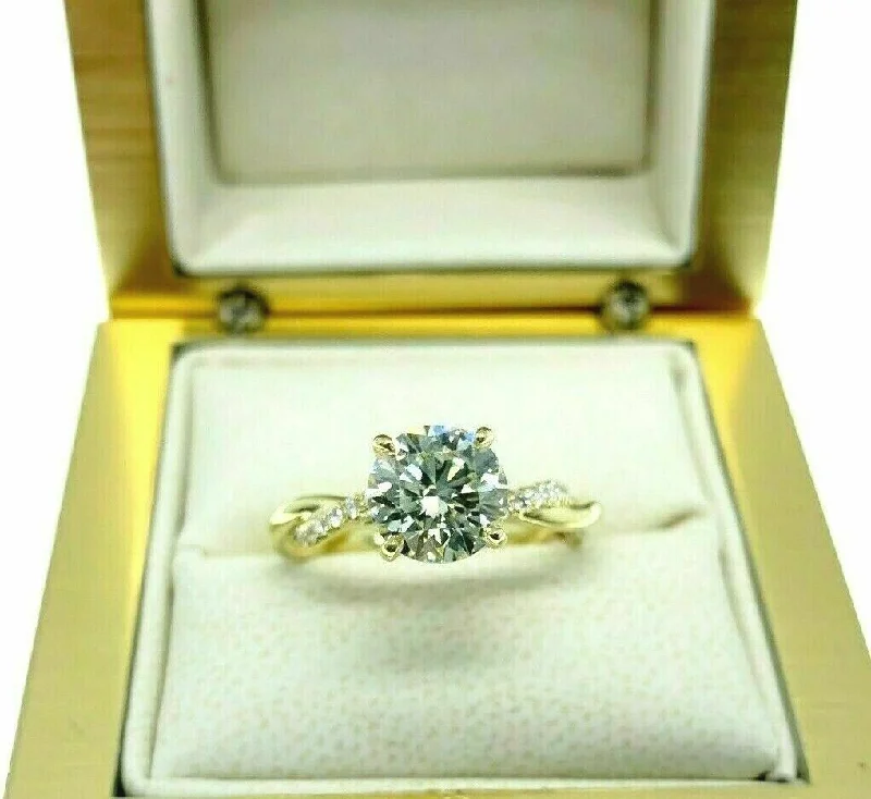 Cushion Cut Engagement Rings1.82 Carats Round Brilliant Cut Twist Diamond Wedding Ring 18K Gold 1.62 Center