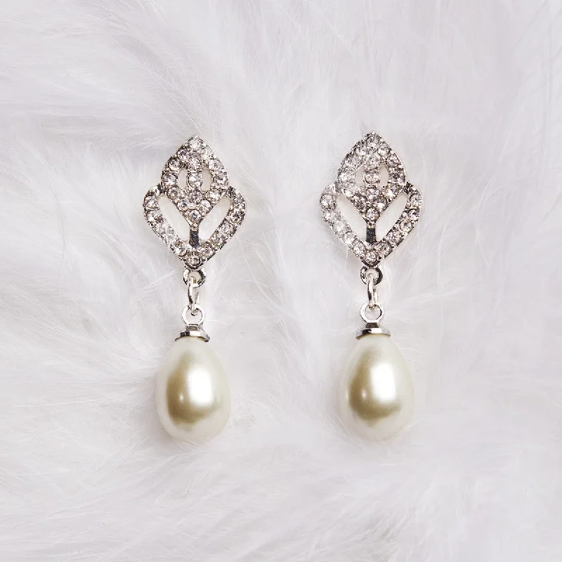 Trendy Drop Earrings for Fashion-Pearl And Diamante Earrings: Vintage Style Drop Earrings