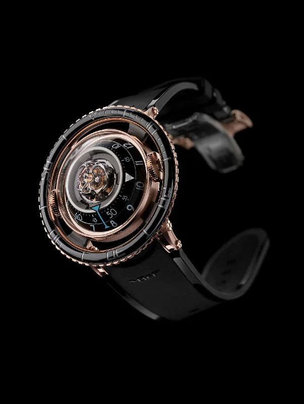 Unique flower-shaped pendants on necklaces for a feminine and nature-inspired look -MB&F Horological Machine N°7 Aquapod RG- Red Gold